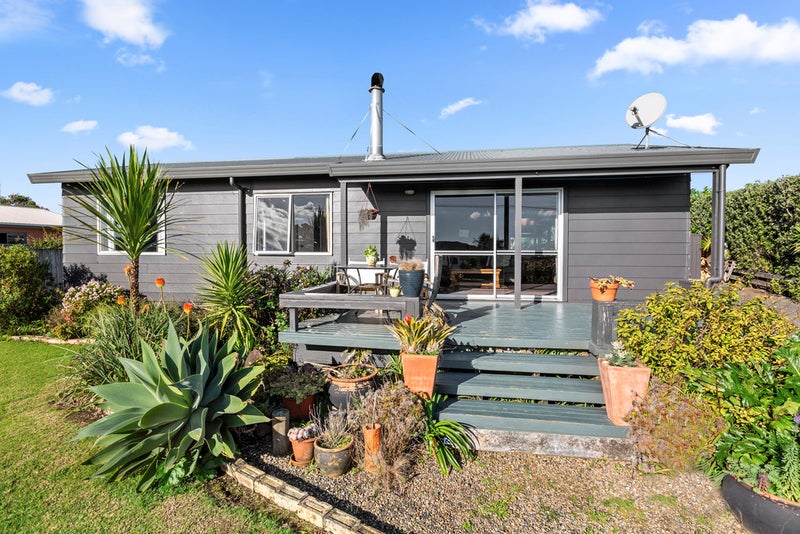 24 Manukau Road, Raglan - Carousel 21