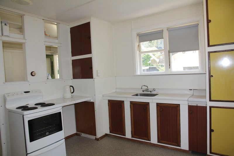 18 Glenpark Avenue, Frankleigh Park, New Plymouth - Carousel 2