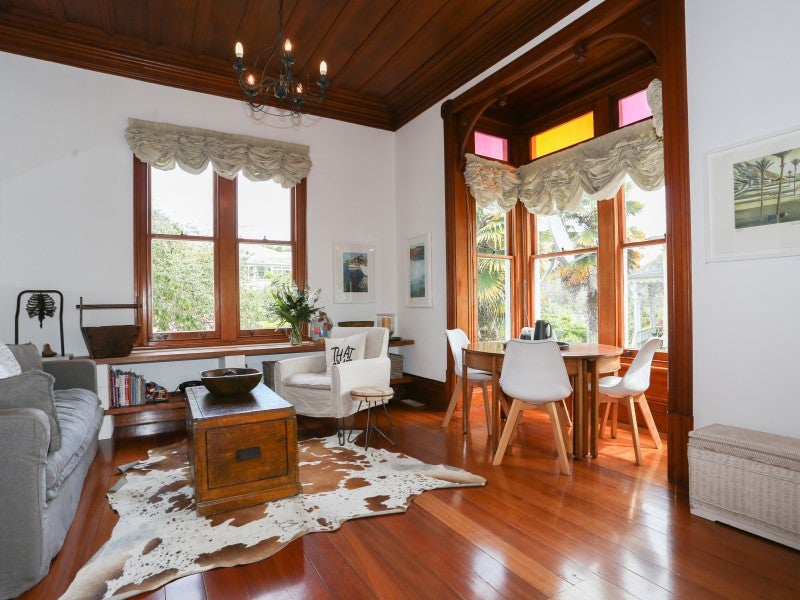 12 Cameron Road, Bluff Hill, Napier - Carousel 1