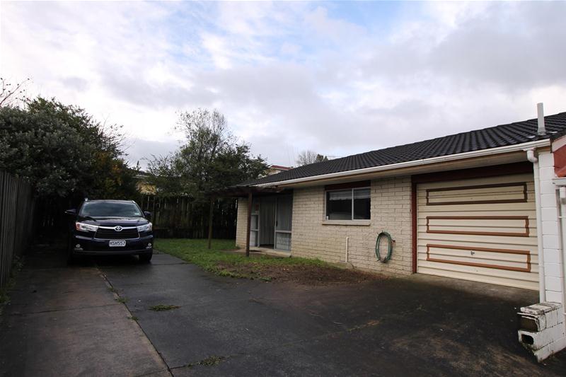 2/17 Cromdale Avenue, Highland Park, Auckland - Carousel 1