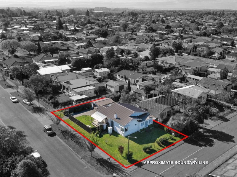 701 Avenue Road West, Saint Leonards, Hastings - Carousel 1