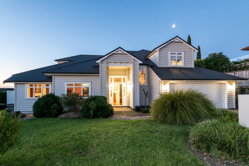 8 Mangerton Lane, East Tamaki Heights, Auckland - Carousel 1