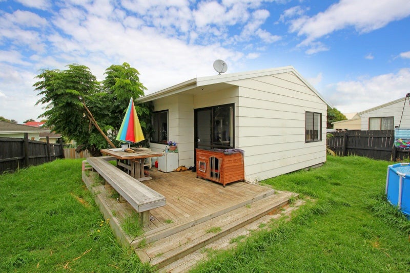 2/38 Maplesden Drive, Clendon Park, Auckland - Carousel 1