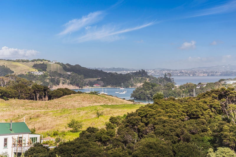 20 Te Toki Road, Ostend, Waiheke Island - Carousel 1