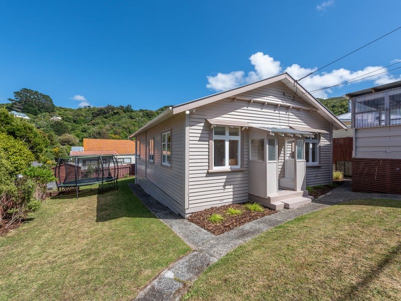 87 Parkvale Road, Karori, Wellington - Carousel 2