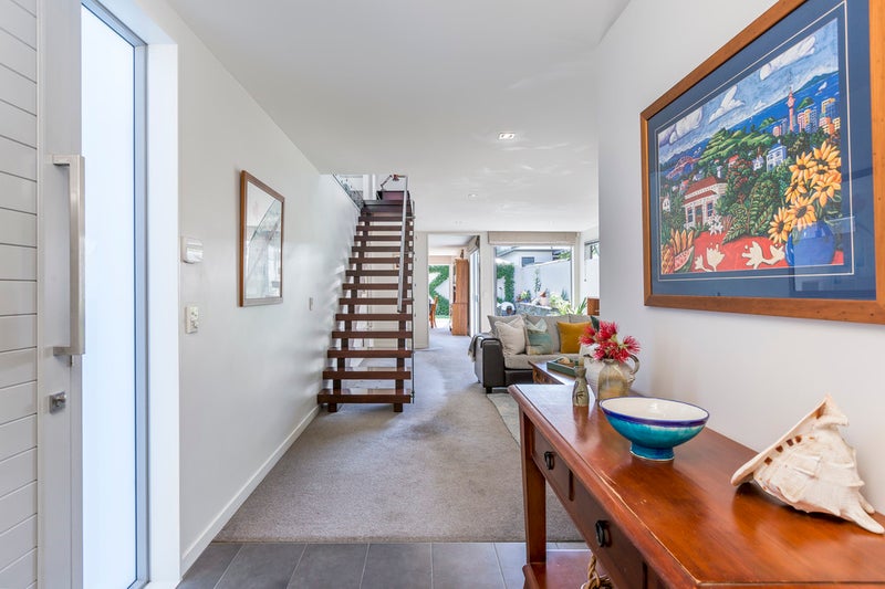 11 Queensway, Three Kings, Auckland - Carousel 2