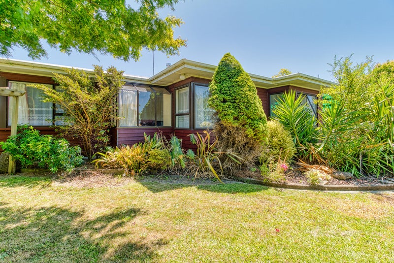 233 Sunnybank Crescent, Camberley, Hastings - Carousel 1