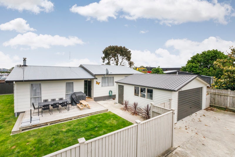 8 Kaimanawa Street, Kelvin Grove, Palmerston North - Carousel 1