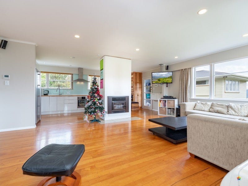 58 Pokohiwi Road, Normandale, Lower Hutt - Carousel 24