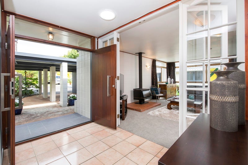 33 The Crest, Sunnyhills, Auckland - Carousel 2