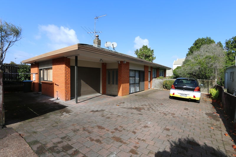 2/647 Mount Albert Road, Royal Oak, Auckland - Carousel 1