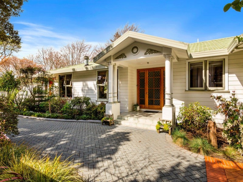 10 Golf Road, Heretaunga, Upper Hutt - Carousel 2