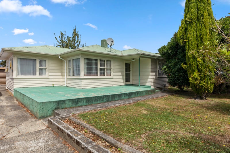 26 Parkway, Wainuiomata, Lower Hutt - Carousel 1