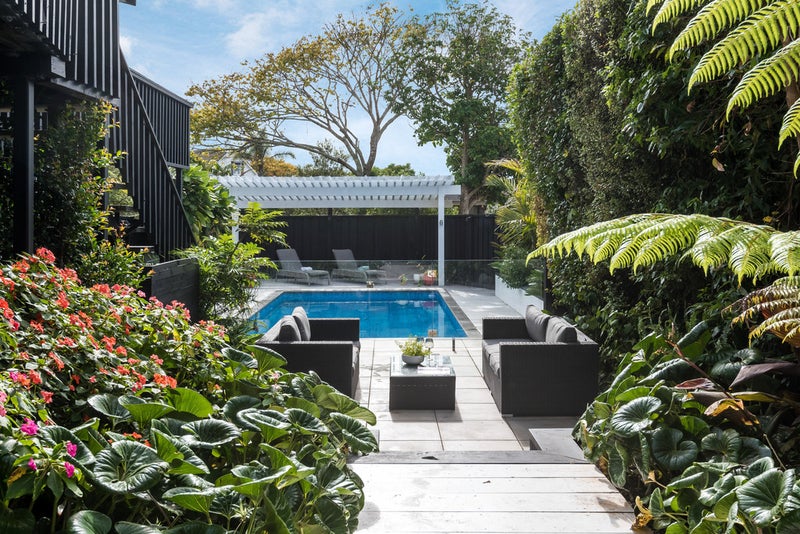 11 Cyclades Place, Shelly Park, Auckland - Carousel 1