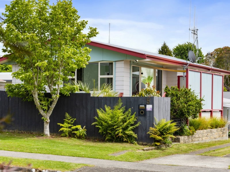 5A Greerton Road, Gate Pa, Tauranga - Carousel 1