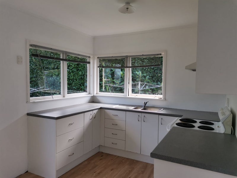 2/51 Evelyn Place, Hillcrest, Auckland - Carousel 13
