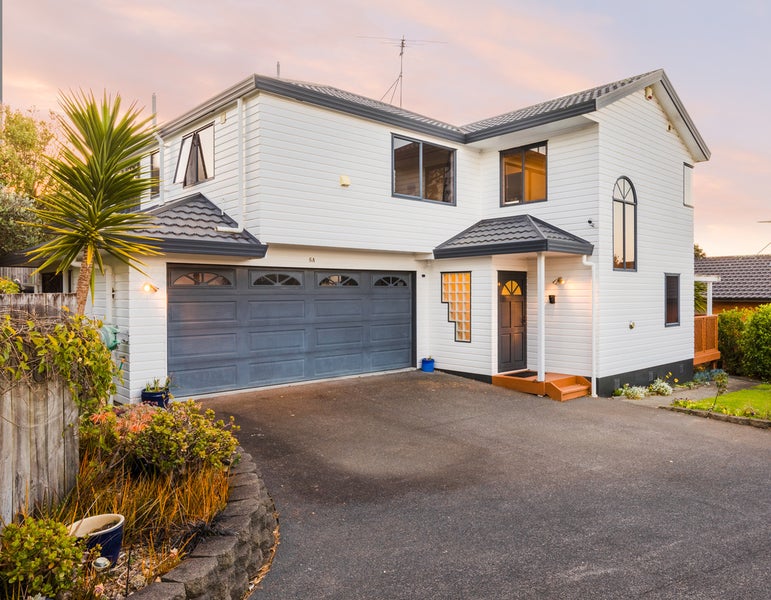 5A Barron Drive, Green Bay, Auckland - Carousel 1