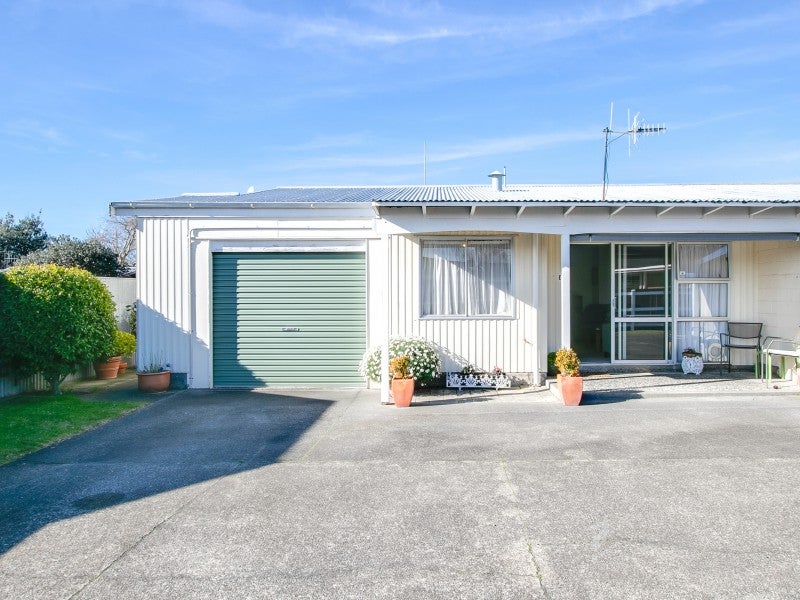 1/11 Hereford Place, Tamatea, Napier - Carousel 1