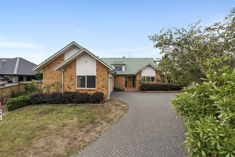 16 Gavin Heights, Rototuna, Hamilton - Carousel 25