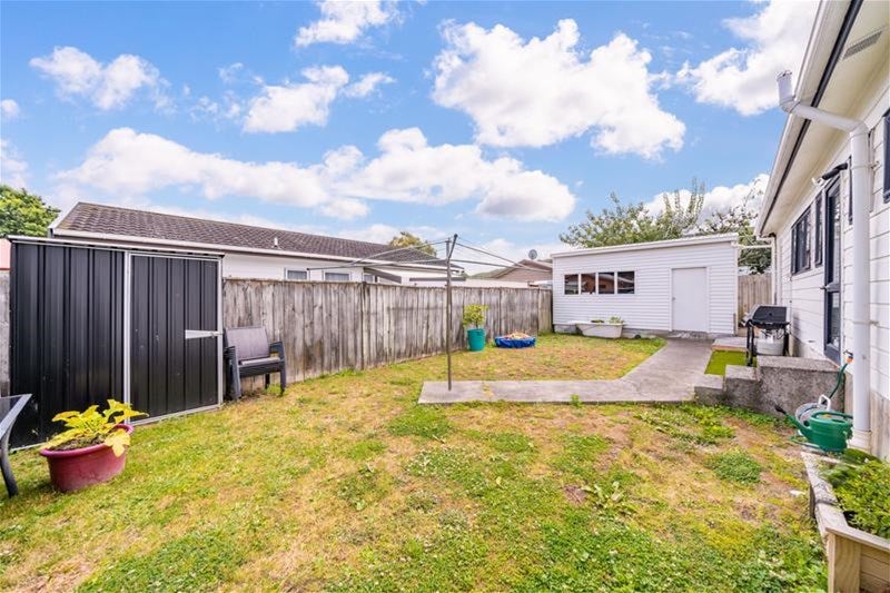 1/1 Glenbrook Grove, Naenae, Lower Hutt - Carousel 22