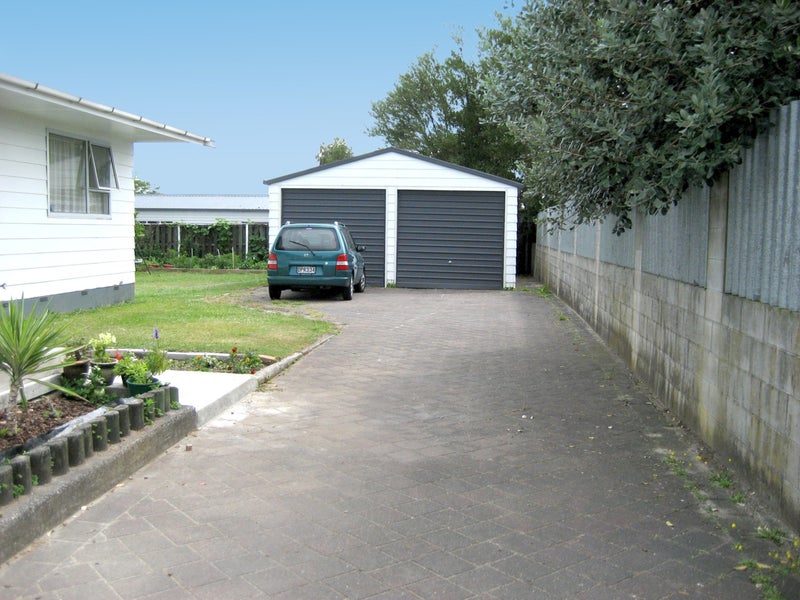 7 Leslie Place, Deanwell, Hamilton - Carousel 2