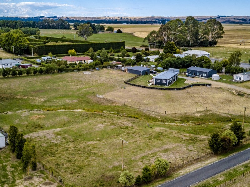 8 Phillips Street, Waipawa - Carousel 2