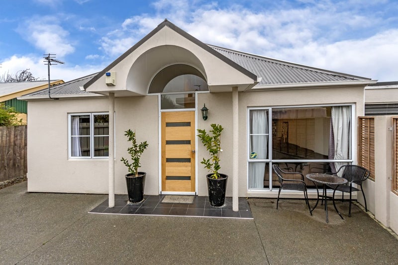 2/4 Morrison Avenue, Northcote, Christchurch - Carousel 1