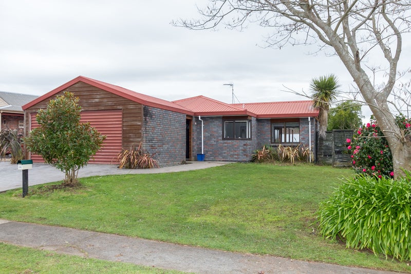 24 Lansdowne Crescent, Glenview, Hamilton - Carousel 2