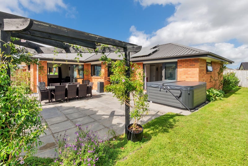 33 Searle Drive, Patumahoe, Pukekohe - Carousel 1