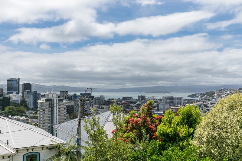 19 Maarama Crescent, Aro Valley, Wellington - Carousel 2