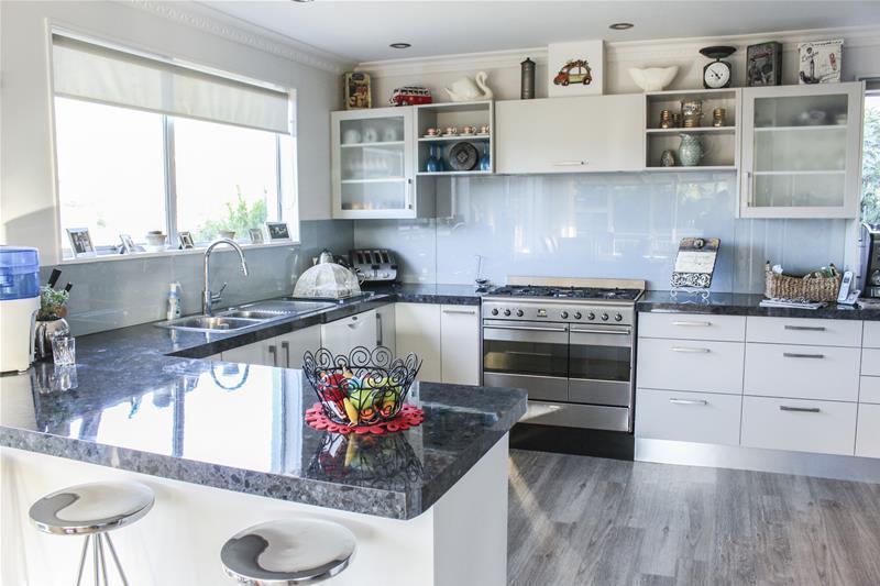 1 Ranui Street, Waikawa, Picton - Carousel 1