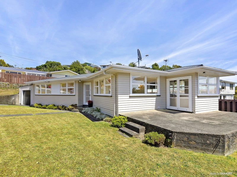 53 Catherine Crescent, Paparangi, Wellington - Carousel 1