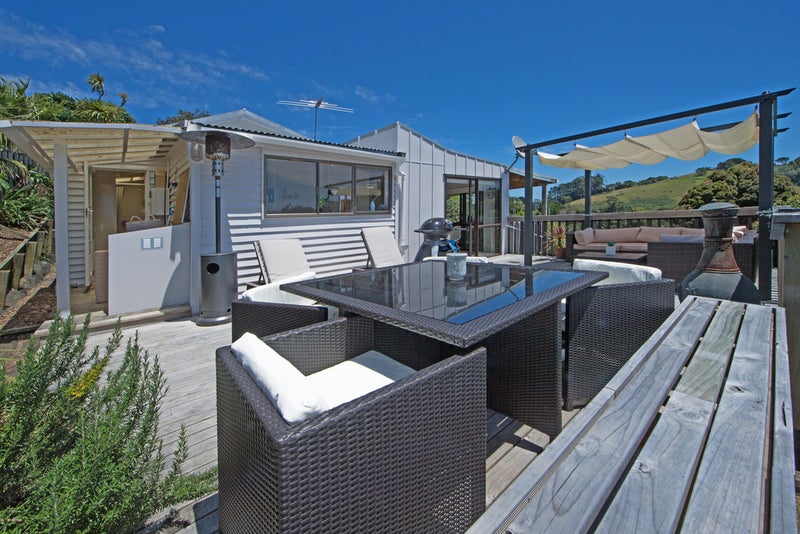 10 Bay Road, Ostend, Waiheke Island - Carousel 2