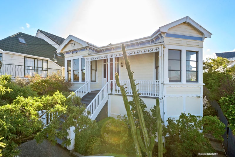 26 Grove Road, Kelburn, Wellington - Carousel 1