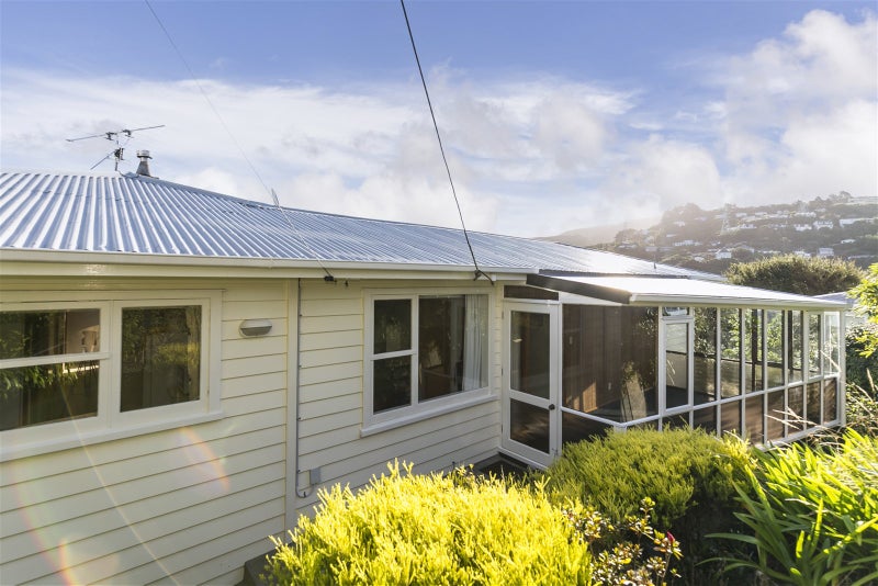 18 Norwich Street, Wadestown, Wellington - Carousel 1