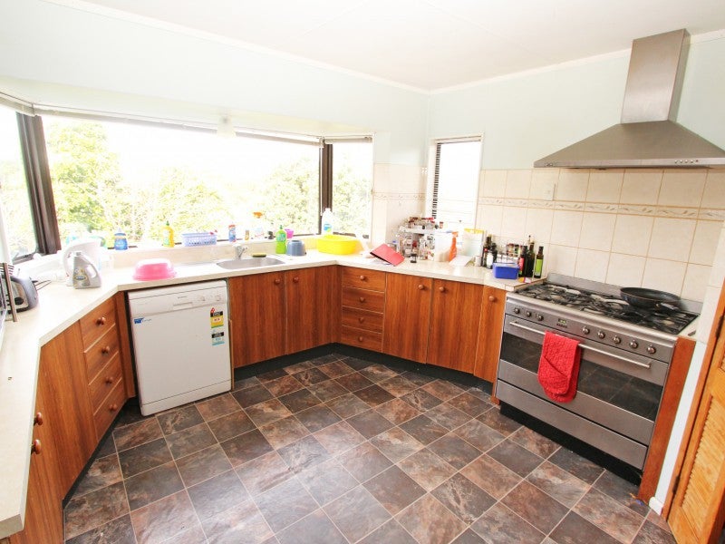 38 Bodmin Terrace, Camborne, Porirua - Carousel 2