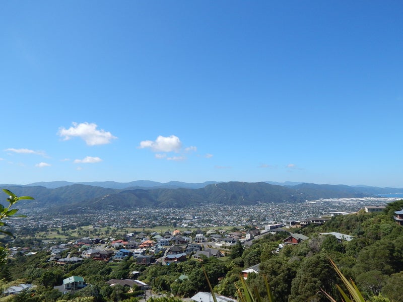 218 Park Road, Belmont, Lower Hutt - Carousel 1