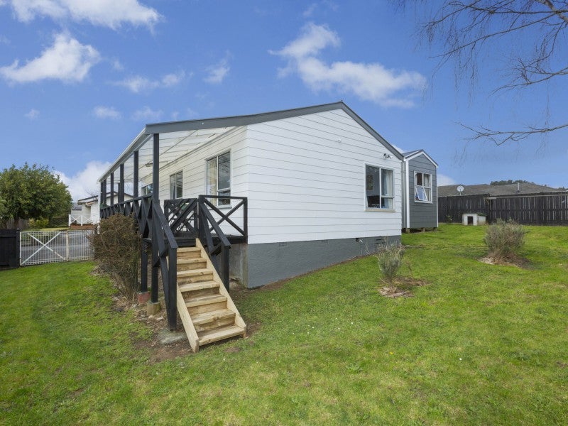 A/12 Moonstone Grove, Birchville, Upper Hutt - Carousel 1