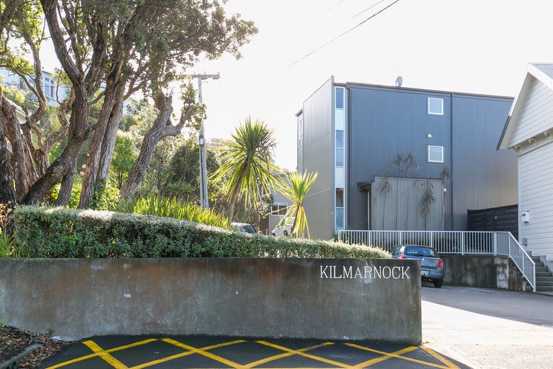 9/3 Severn Street, Island Bay, Wellington - Carousel 1