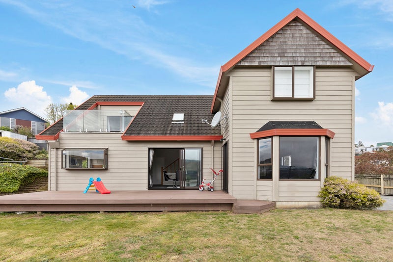 15 Thomas Street, Stokes Valley, Lower Hutt - Carousel 2
