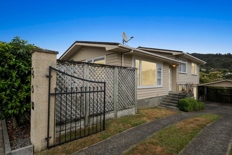 36 Sunbrae Drive, Silverstream, Upper Hutt - Carousel 1