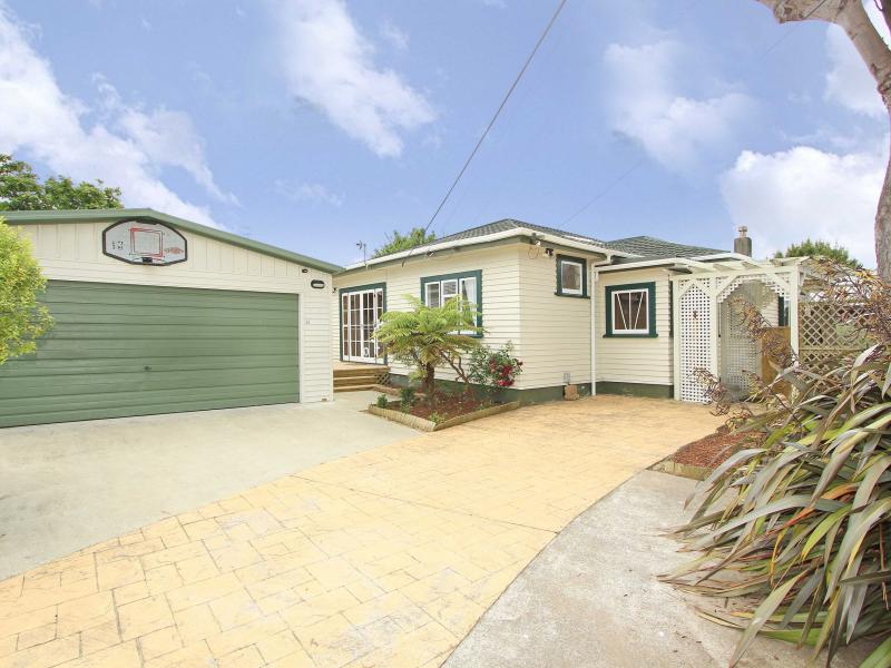 2/17 Brees Street, Epuni, Lower Hutt - Carousel 1