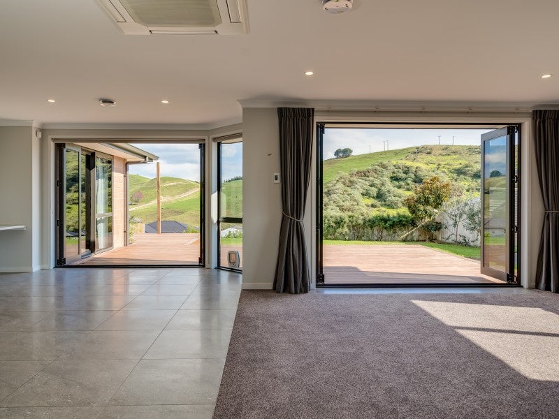 35 Bryan Gallagher Place, Welcome Bay, Tauranga - Carousel 2