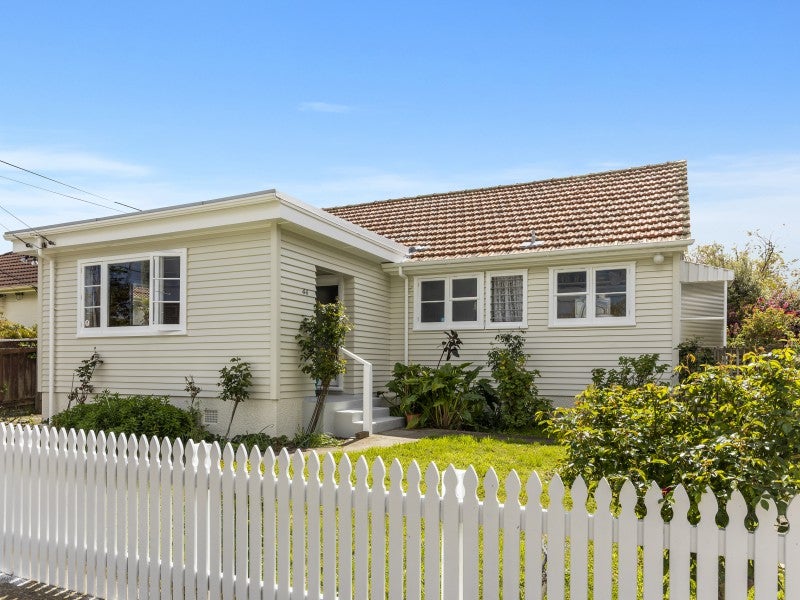 44 Brasell Street, Fairfield, Lower Hutt - Carousel 1