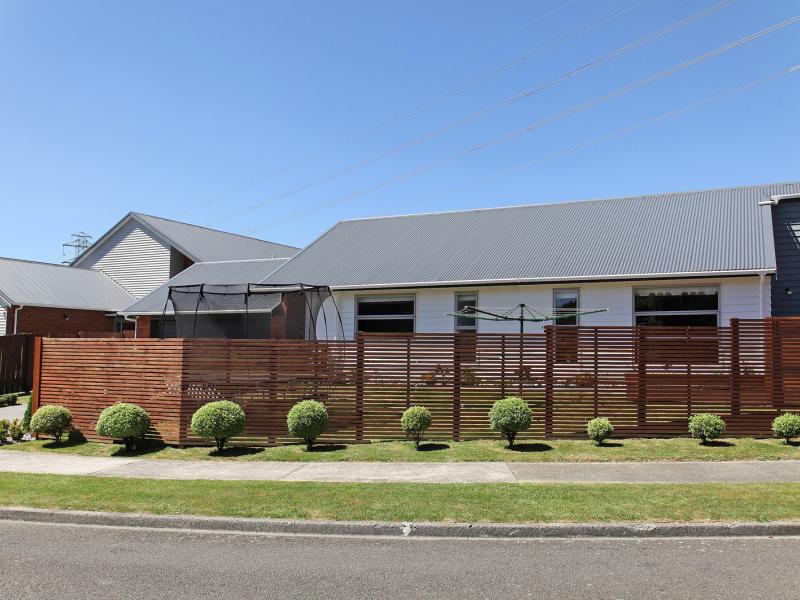 17 Kekeno Grove, Tirohanga, Lower Hutt - Carousel 2