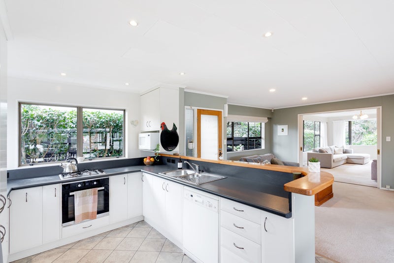 5 Arundel Grove, Silverstream, Upper Hutt - Carousel 2