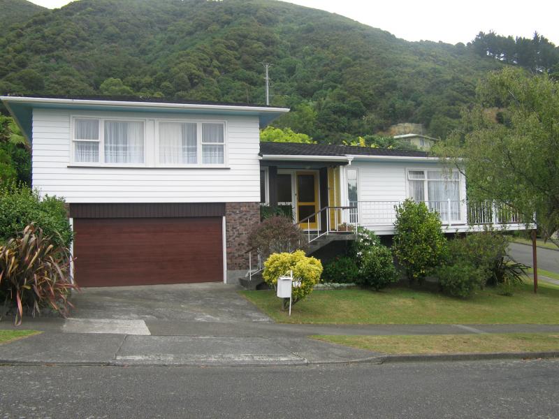 12 Mission Street, Waterloo, Lower Hutt - Carousel 1