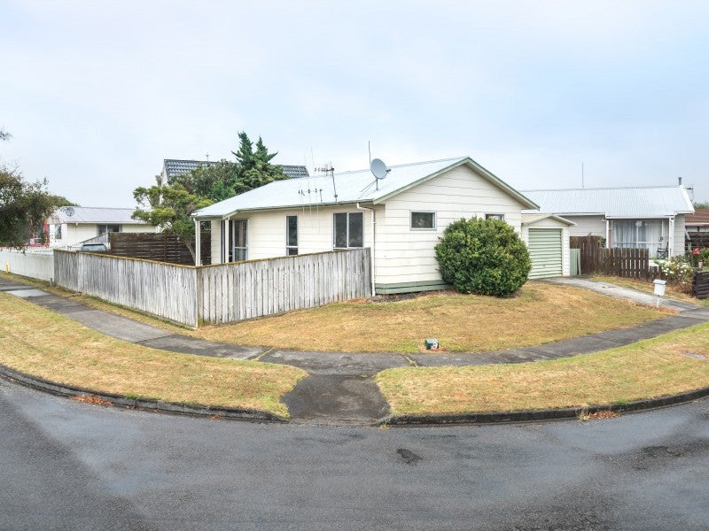 2 Suzanne Grove, Kelvin Grove, Palmerston North - Carousel 11