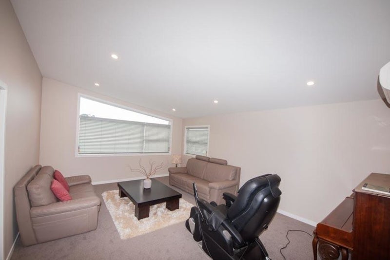 10 Edington Grove, Churton Park, Wellington - Carousel 2