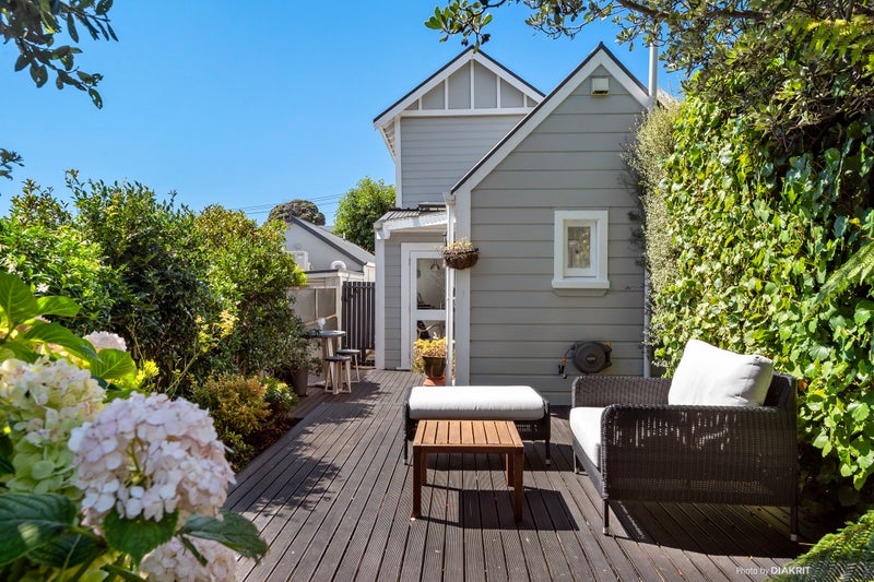 98 Elizabeth Street, Mount Victoria, Wellington - Carousel 1